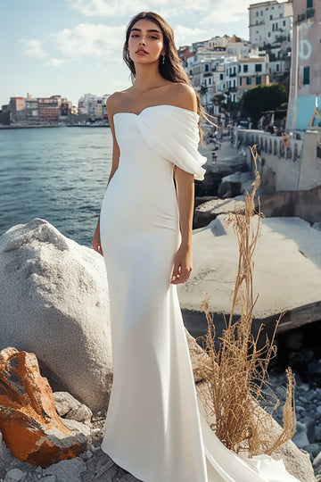 Robe de mariée sirène froncée blanche à une épaule
